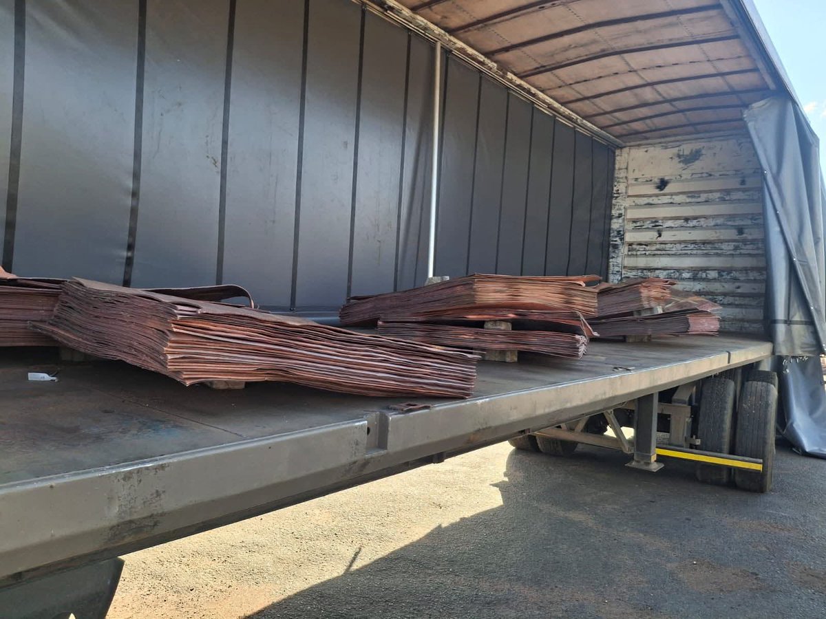 TheTruthPanther's tweet photo. Three Suspects Arrested as Benoni Flying Squad Recovers R7 Million Copper Consignment and Multiple Hijacked Vehicles in Intelligence-Led Operation Across Putfontein Area

An intelligence-driven operation by members of the Benoni Flying Squad, working with a private security company, has led to the recovery of copper worth an estimated R7 million following the hijacking of four trucks on the R21 near Olifantsfontein on Saturday, 09 May 2026.

The operation was carried out on Sunday, 10 May 2026 at plots within the Putfontein policing precinct. Acting on intelligence, officers tracked suspected stolen copper to a property in the area where parts of the hijacked consignment were recovered and later confirmed by the owners through serial numbers.

Two suspects were arrested at the Putfontein property, while a third suspect was later arrested in Bapsfontein after being allegedly found offloading copper from one of the hijacked trailers. Preliminary investigations led to the recovery of about 1 075 pieces of square copper valued at around R7 million.

Police also recovered additional assets during the operation, including a private vehicle reported stolen in the Free State in 2019 and a truck hijacked in the Vosman policing area in 2025. Authorities said the coordinated intelligence-led approach was key to tracing the stolen cargo and vehicles.

The three arrested suspects are expected to appear in court soon on charges relating to truck hijacking, possession of suspected stolen property, and possession of hijacked vehicles. Police confirmed that investigations into the broader network behind the incident are continuing.