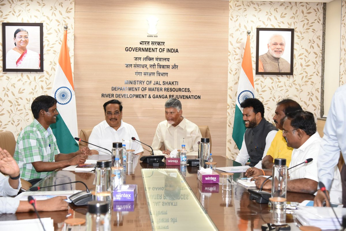 आज आंध्र प्रदेश के माननीय मुख्यमंत्री श्री <a href="/ncbn/">N Chandrababu Naidu</a> जी के नेतृत्व में आए प्रतिनिधिमंडल के साथ जल संसाधन एवं जल प्रबंधन से जुड़े विभिन्न विषयों पर चर्चा हुई।

मुझे विश्वास है कि आज की यह चर्चा आंध्र प्रदेश सहित देशभर में जल संसाधनों के प्रभावी, संतुलित और सतत प्रबंधन को और अधिक गति