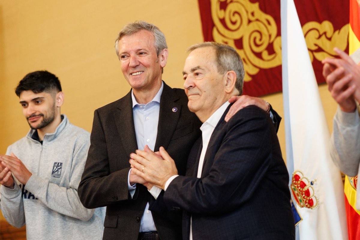 AlfonsoRuedaGal's tweet photo. Parabéns ao @OBRADOIROCAB por unha tempada inesquecible e por un ascenso merecidísimo.

Un orgullo ver como o Obra volve á elite do baloncesto español só dous anos despois, co respaldo dunha afección que nunca deixou de crer. 

Sodes exemplo de #GaliciaCalidade https://t.co/mvim5Fzu0K