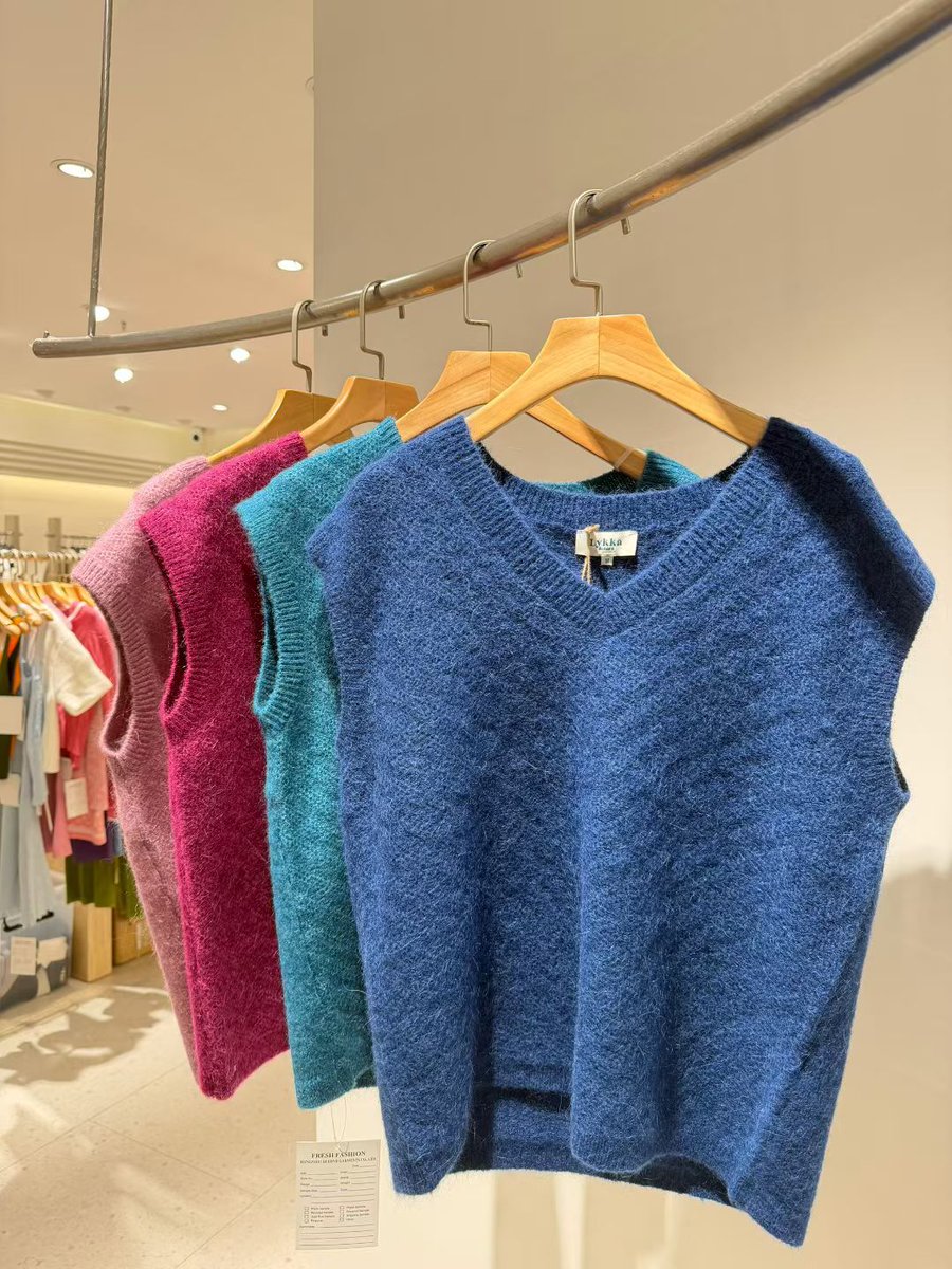 BeyondGarments's tweet photo. 🍃 Layering Top &amp; Cardigan Set — soft, stylish, and perfect for seasonal collections.
Comfortable fit with effortless layering style 🧵

📧 Contact: beyond8068@gmail.com
🌐 Website: https://t.co/QJfUEfpemL

#beyondgarments #cardiganset #layeringstyle #knitwear #oemodm https://t.co/R15WTol1Ji