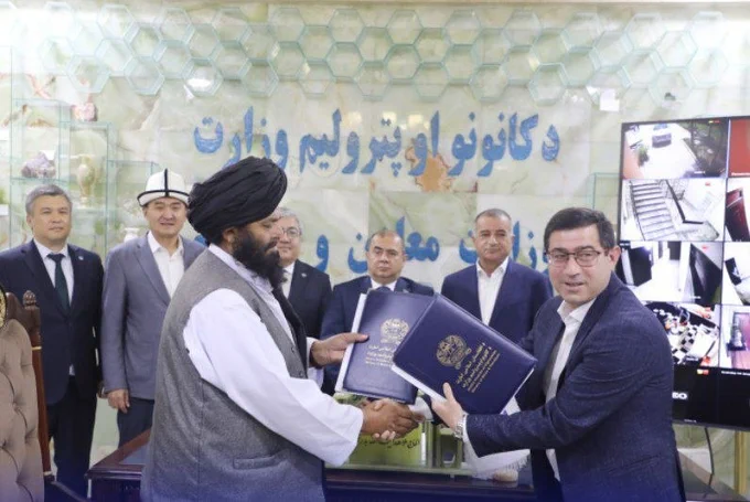 حکومت طالبان قرارداد استخراج معدن طلای قندز را امضا کرد.