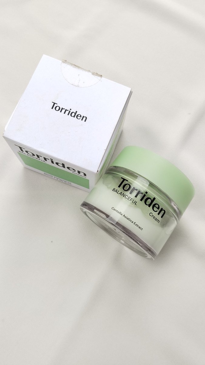 loeychan0's tweet photo. salah satu moist yg ngebantu banget buat nyembuhin skin barrier aku, bagus juga buat skin prep jdi ga caket🫶🏻 https://t.co/Kk1tcjh3TM