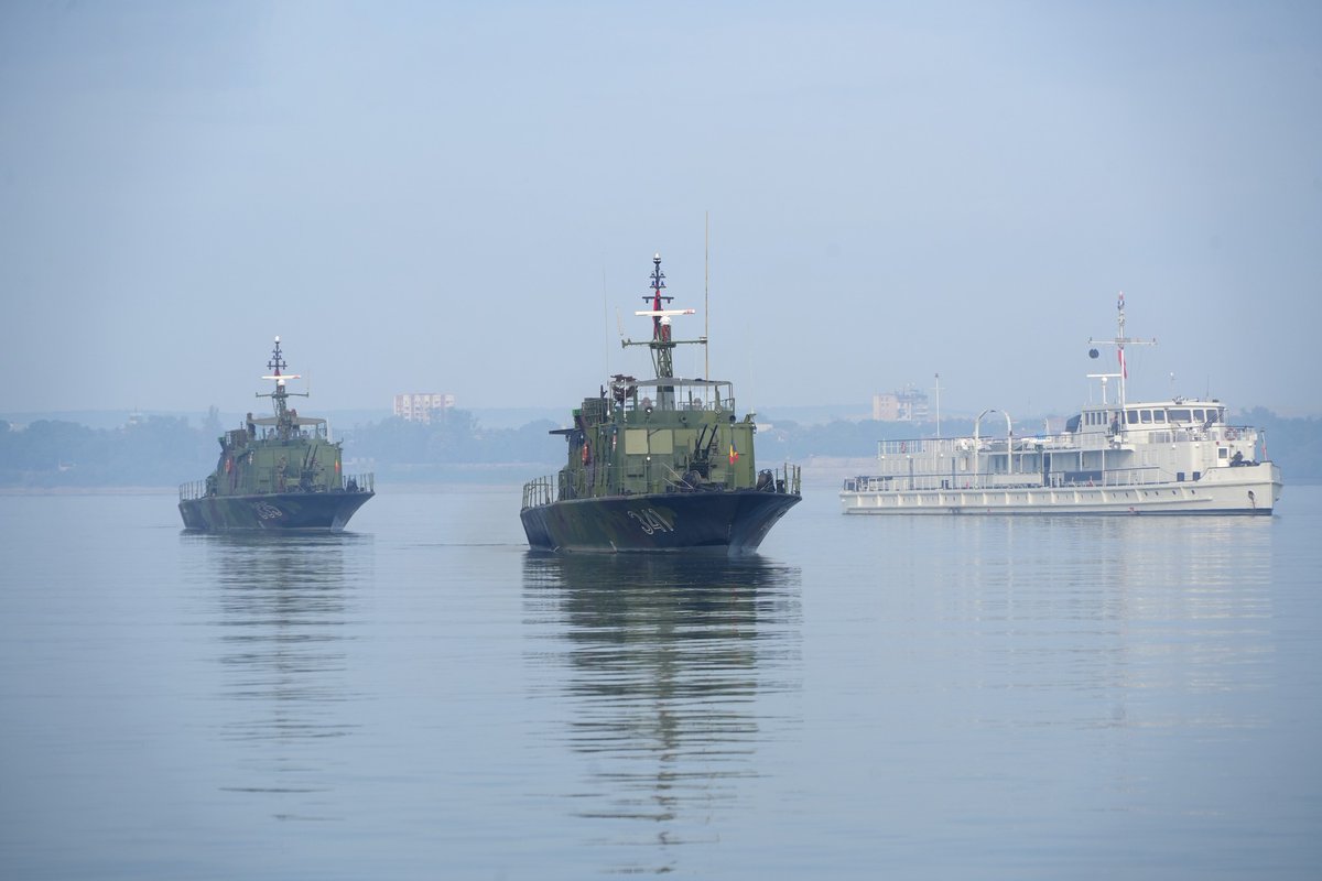 MApNRomania's tweet photo. Forțele Navale 🇷🇴 au desfășurat exercițiul multinațional BLUE DANUBE 2026
Au luat parte capabilități din cadrul Flotilei Fluviale, Bazei Logistice Navale „Pontica”, Centrului 39 Scafandri, Poliției de Frontieră și din Forțele Armate ale 🇷🇸 și ale 🇭🇺.
https://t.co/mOCwztn9mK https://t.co/bkUHPG0U3j