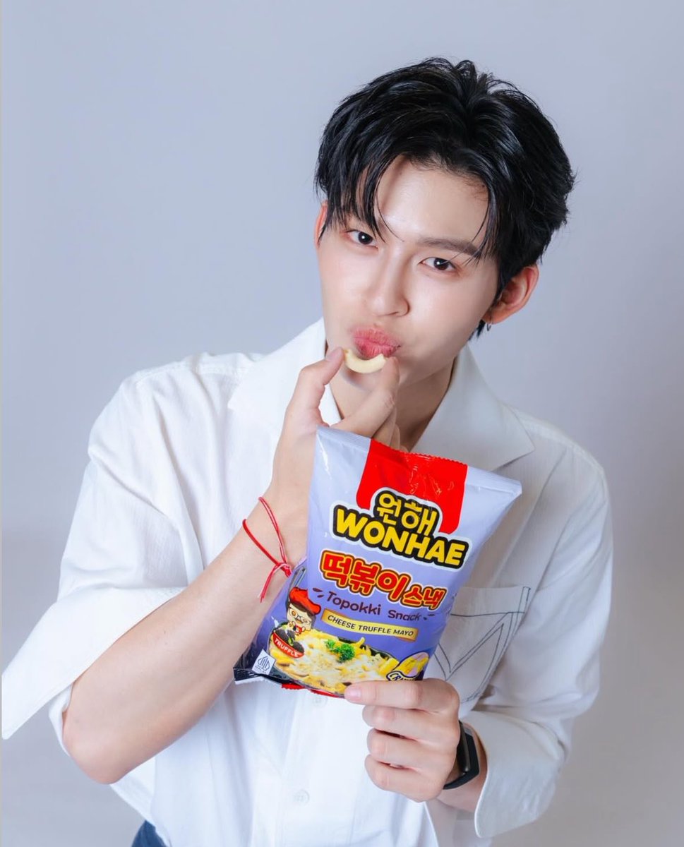 ช่วงนี้ปังปอนด์เป็นหนุ่มเกาหลี ฮือออ ขนมเข้าแล้ววว ของกินเข้าแย้วววววววว กินแบบคิ้วทึมั่ก😗