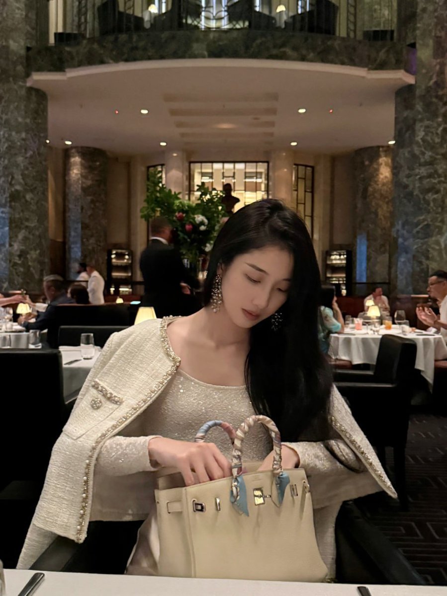 下班接亞裔少婦去酒店吃飯，
害怕老公知道不敢開房吃完飯就送她回去的路上
小騷貨受不了要車震，沒辦法只能勉強滿足他
水真多真雞巴爽😍😍
#本土外流
#少婦
看更多完整外流專區 ：https://t.co/vAXxy8PFTi
TG看台灣美女照 ：https://t.co/DJelGFOS8l
沒有TG點：https://t.co/xWaJwGpbuH https://t.co/aIc7atLIsZ