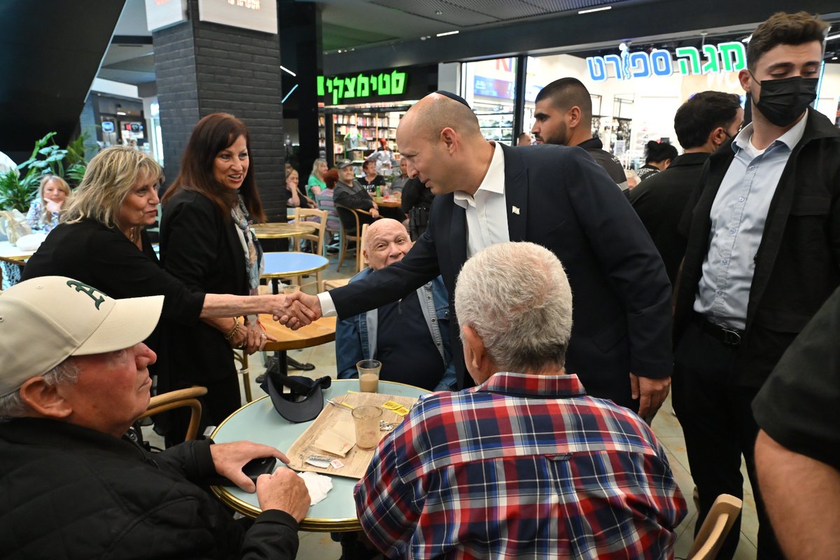 ״הליכוד עזב אותי״, אמר לי אתמול ניסן בבת ים. 

זה מה ששמעתי אתמול מכל עבר:
"הפעם אנחנו איתך, חייבים להפסיק את המחלוקות ולהציל את המדינה".

מאוד מעריך כל אחד מהאנשים האלה. 
מגיעה להם ממשלה שרואה אותם.

בקרוב תקום פה ממשלה שעובדת בשביל כל עם ישראל💙🇮🇱