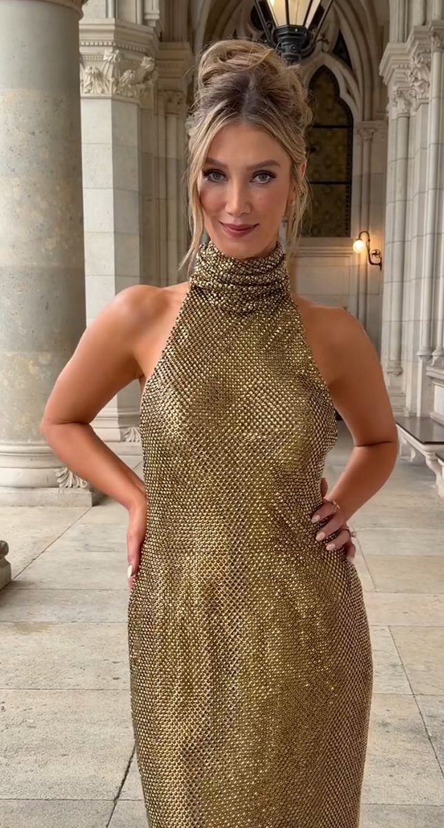 500DaysofRobert's tweet photo. She looks like she's about to attend a Dinner Party with a bunch of people that have just married strangers and cause drama... #Eurovision #MAFS https://t.co/cDgaq4pfKL