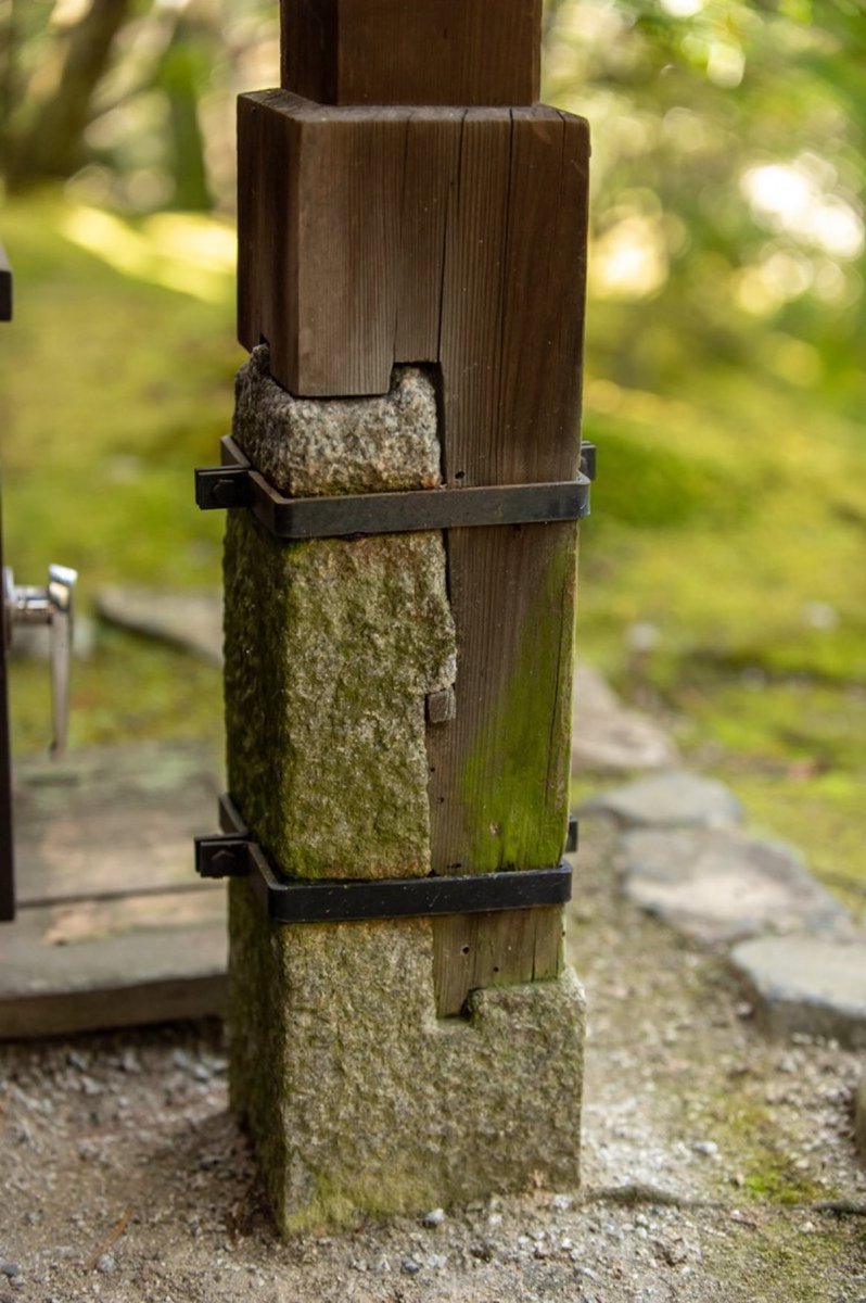 Encuentro madera-piedra-metal en la Villa Imperial Shugakuin al noreste de Japón.