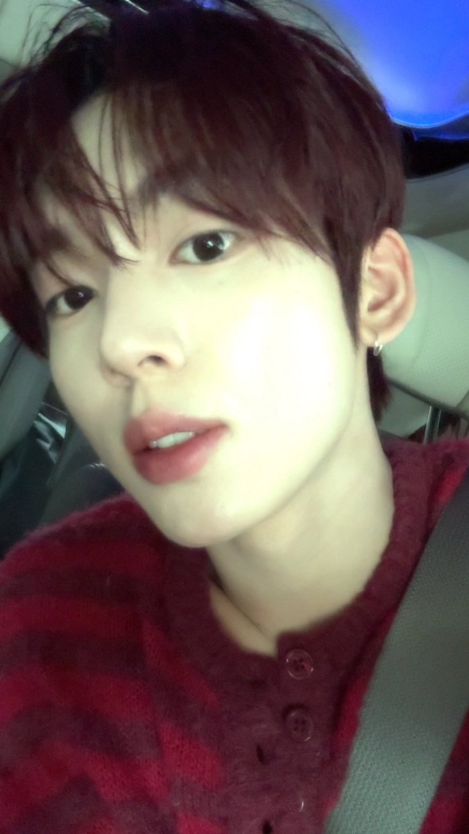 han yujin pics tweet media