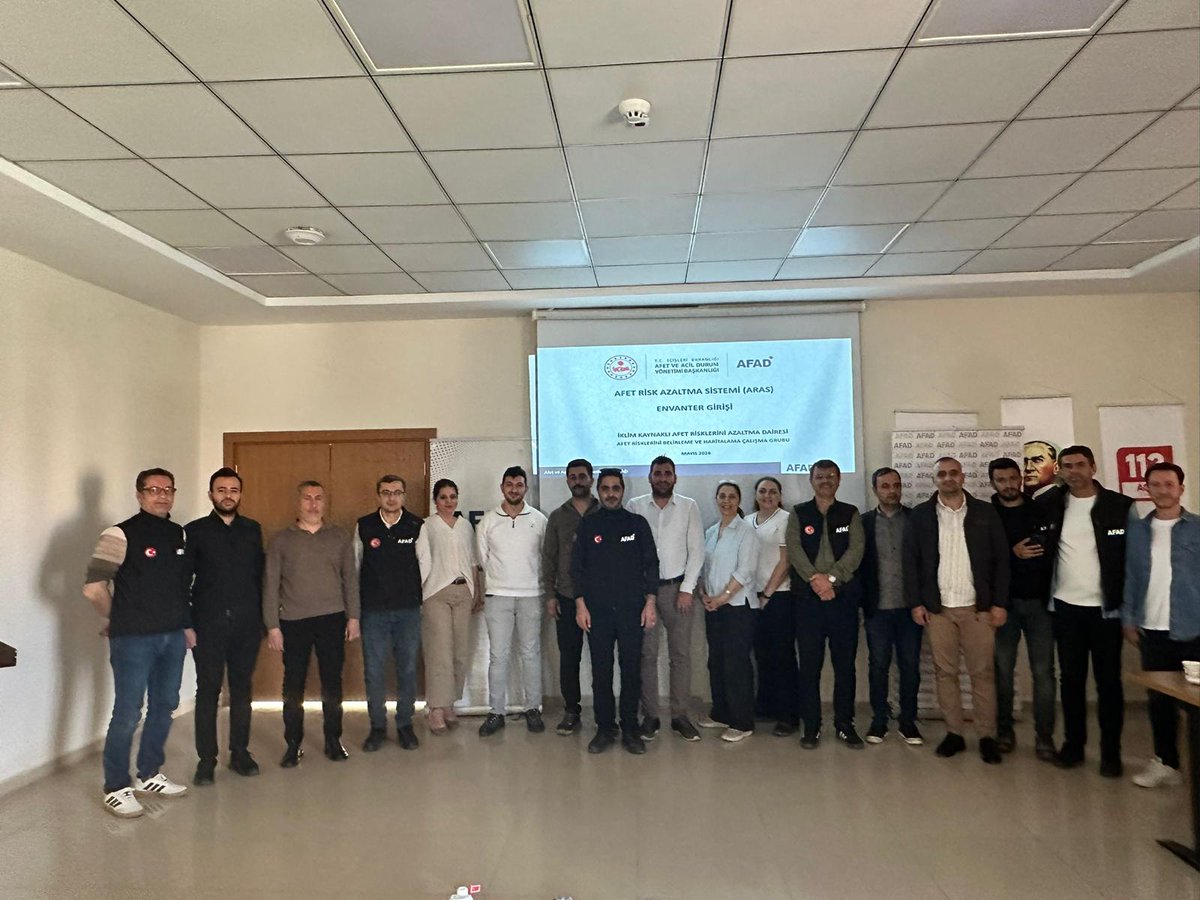 AFAD_Siirt's tweet photo. Afet tehlike ve risk analizlerinde farklı yöntemlerin kullanılabilmesi ve doğruya en yakın haritaların üretilebilmesi, analizlerin aynı ortamdan yapılarak aynı platformda tutulması ve paylaşımının sağlanabilmesi amacıyla, 2017 yılı itibariyle Afet Risk Analiz Sistemi (ARAS) https://t.co/fwWzOgnrP1
