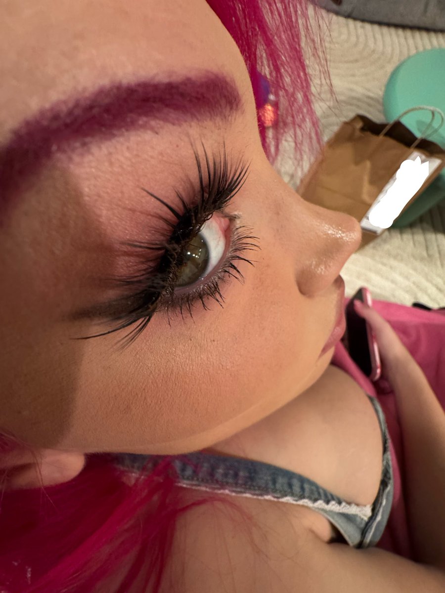 LilyLouTV tweet media