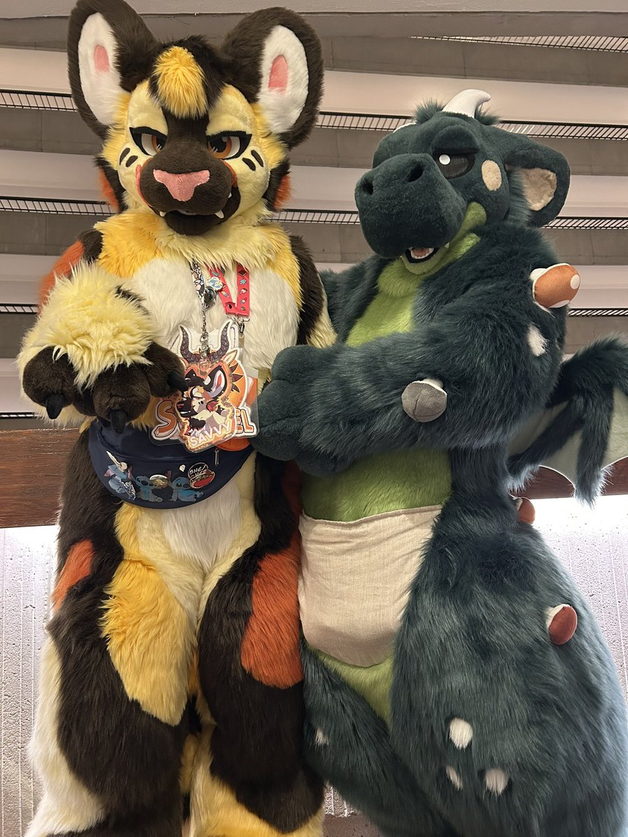 SorrelDragOwl's tweet photo. Last time suiting with @Buneary100 Come say hi! https://t.co/hlQ2hvP3j9