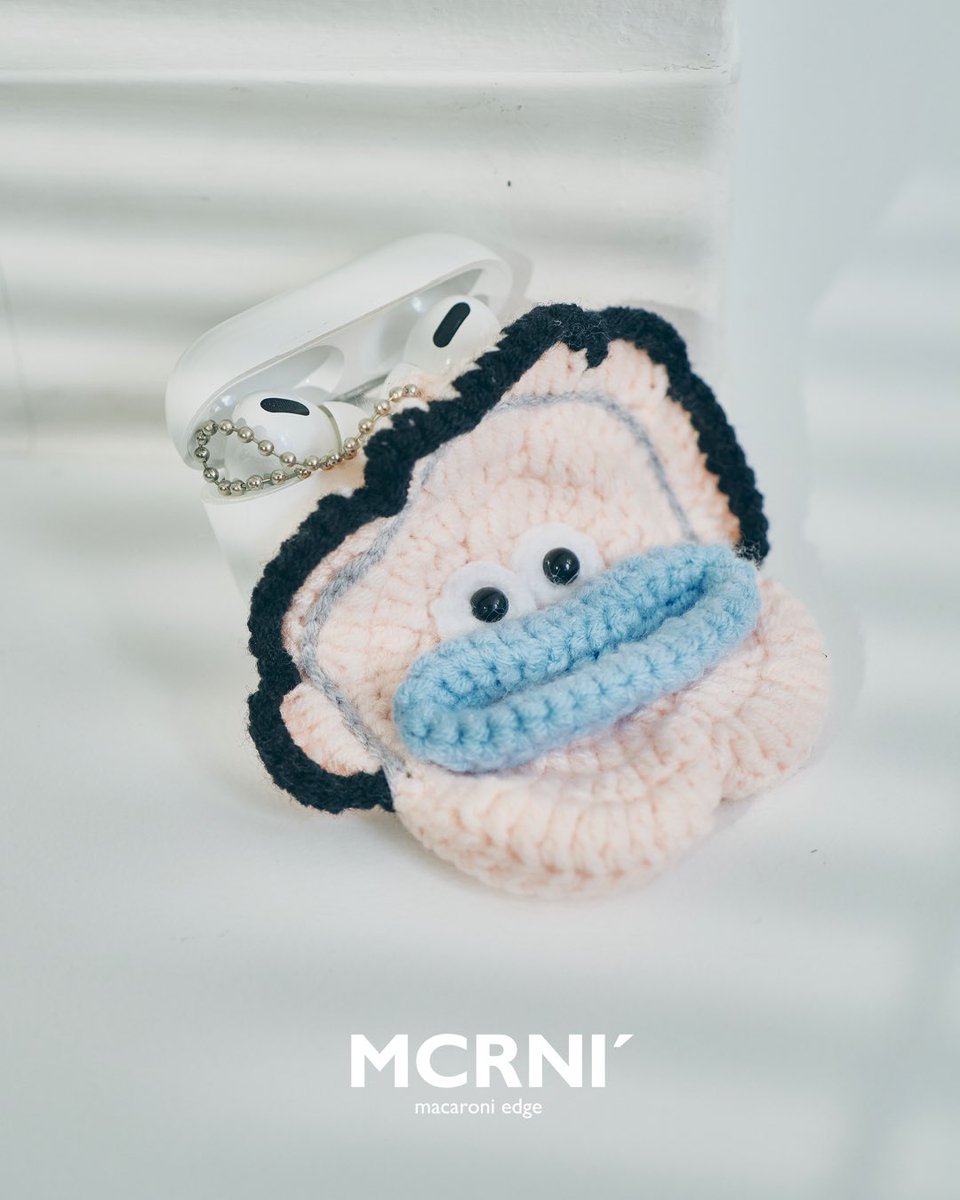 macaroniedge's tweet photo. ふわふわの毛糸で編まれた、牡蠣ポーチ🦪❣️
ユニークな表情に癒されること間違いなし。 Air Pods caseとしてはもちろん、リップやちょっとした小物入れにもぴったり。
バッグの中で迷子になりがちな小物を、可愛くまとめて持ち運べます。
プレゼントにもおすすめです👀 https://t.co/SEL3i2diCo