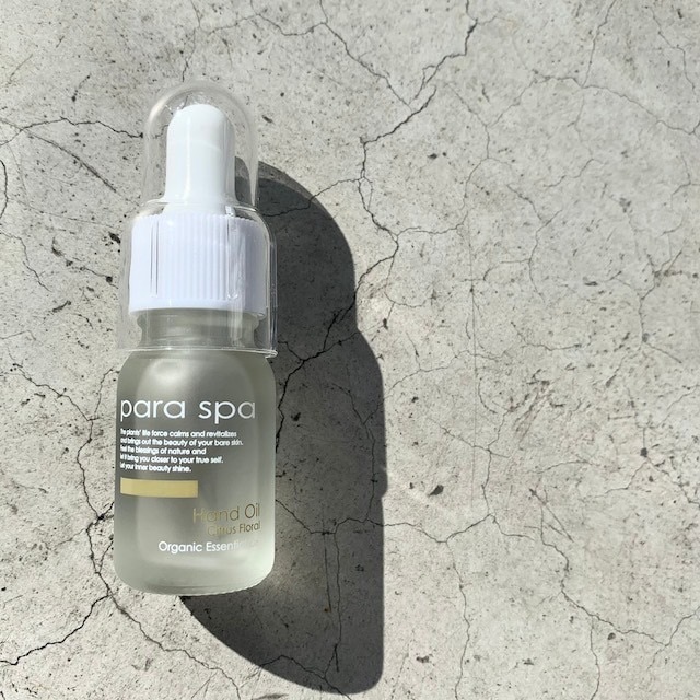 takpj3's tweet photo. hair&beauty JOU(南新町)の #HappySpring
✿パラスパ ハンドオイル 10ml 3,630円(税込)
植物油やハーブの力で保湿するだけでなく、ふっくら肌に導くオイル。
1日の最後のハンドケアにおすすめ。翌朝、肌感の違いを確かめてみて。精油で香りづけしており、心も満たしてくれる優れもの。 https://t.co/ufzM5a4XBg