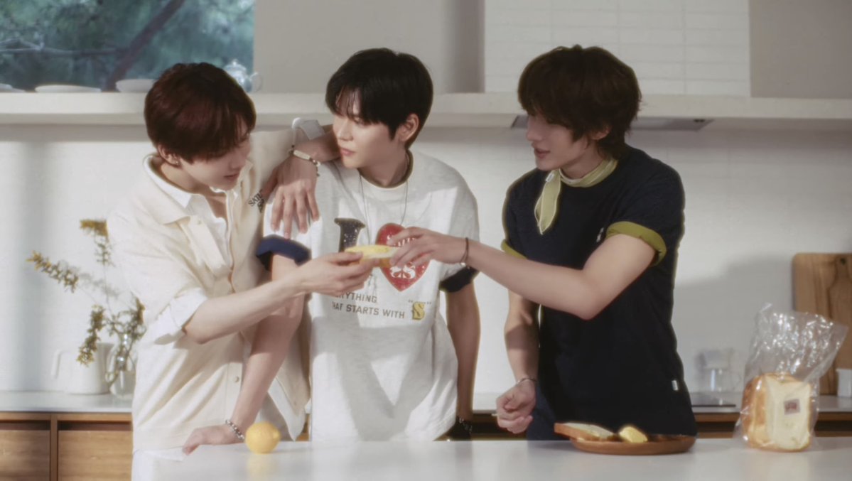 로티 tweet media