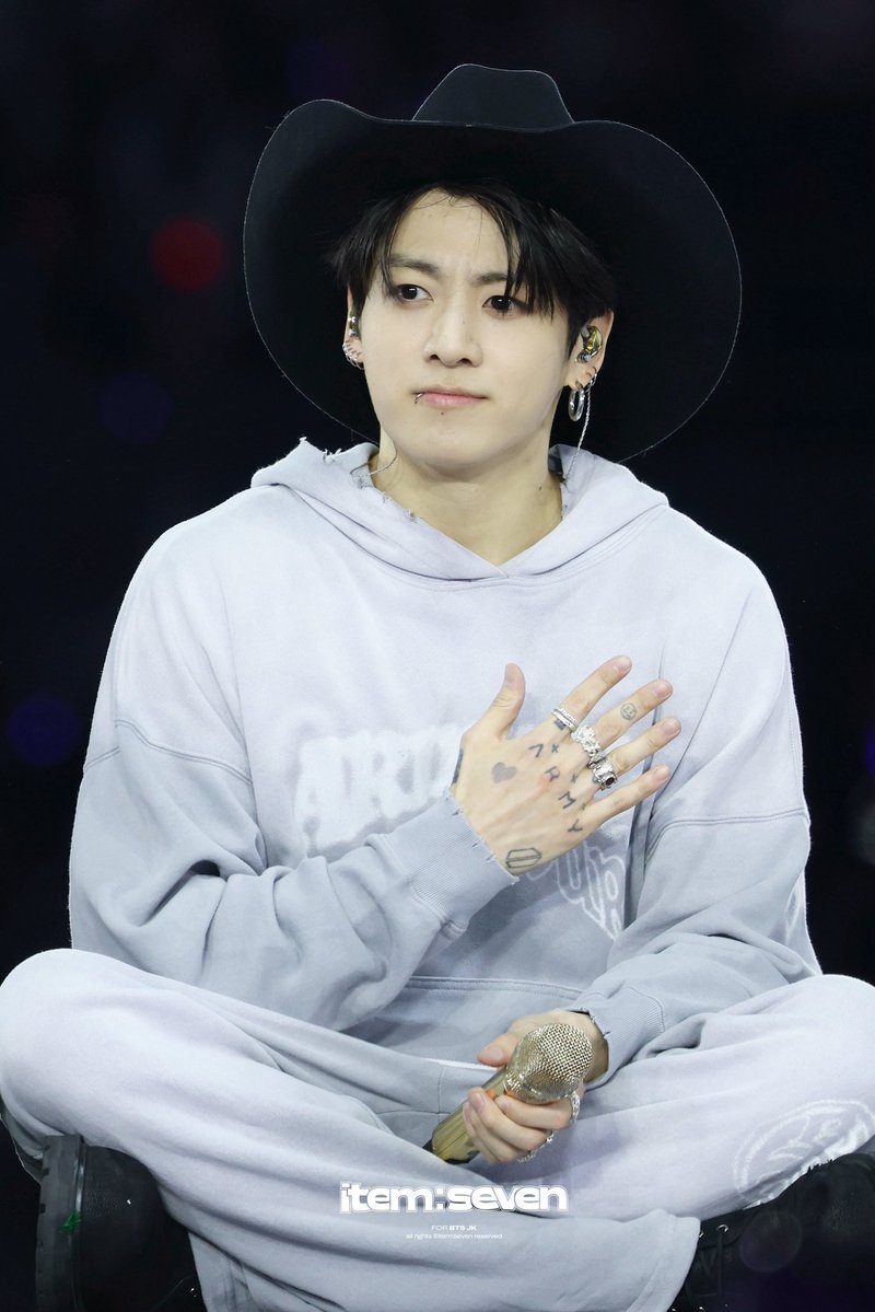 ItemsevenJK tweet media
