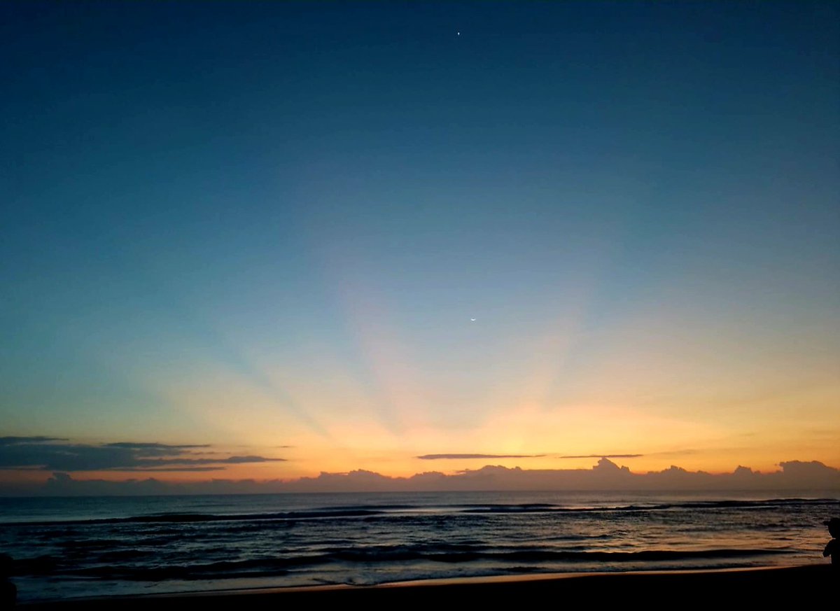 Lee_Hee_Yelidth's tweet photo. 🏖 https://t.co/haqzQwxloi