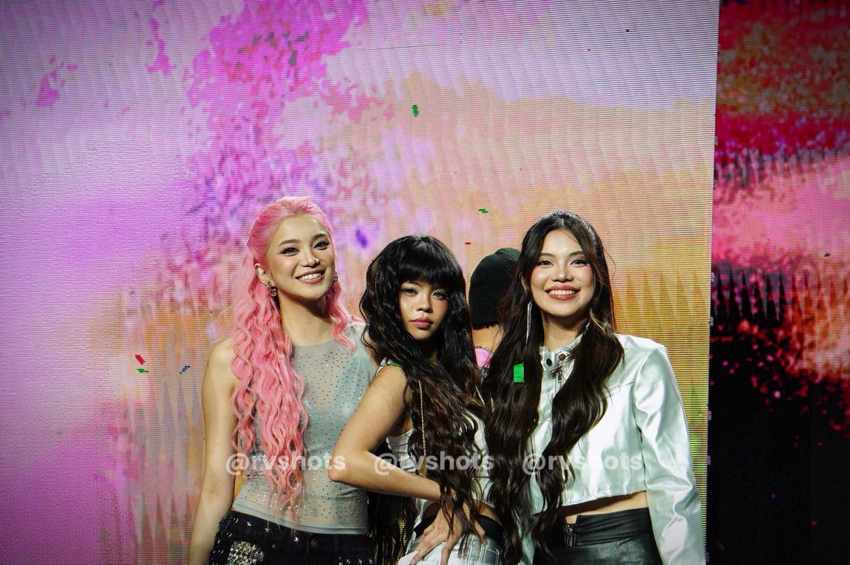 rvshots59's tweet photo. Look whose presence made an impact at ASAP XP’s debut concert 🧬✨

#DNA #ASAPXP https://t.co/JTDWKLZvsq