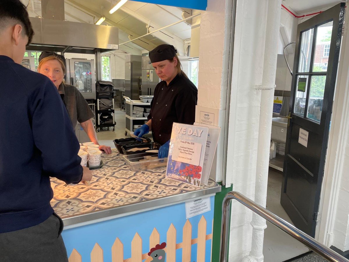 ErdingtonHallPS's tweet photo. Our learners enjoyed a special takeaway lunch today as part of our VE Day commemoration. A wonderful way to mark this important moment in history—bringing learning to life while reflecting on remembrance, community, and gratitude. 🇬🇧 #VEDay #PrimarySchool #LearningTogether https://t.co/nKgYhUH6qc