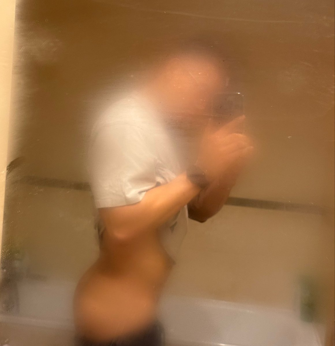 CamilixNow's tweet photo. Que empañado está el espejo, lo limpiamos? #sexy #gaymadrid https://t.co/3wCAIa2yQy