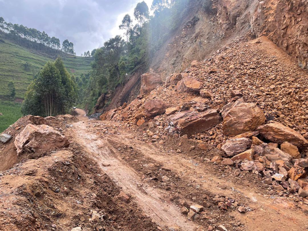 GideonSsekidde's tweet photo. Rubuguri-Rushaga roads are getting back on track, Progress. You can now pass through the tricky bit. Keep calm, full restoration is coming. Thanks for your patience, travellers. #GoldenPosts @MoWT_Uganda @GovUganda #RoadMaintenanceUg #TrafficFlows https://t.co/dZu1rdqZxE
