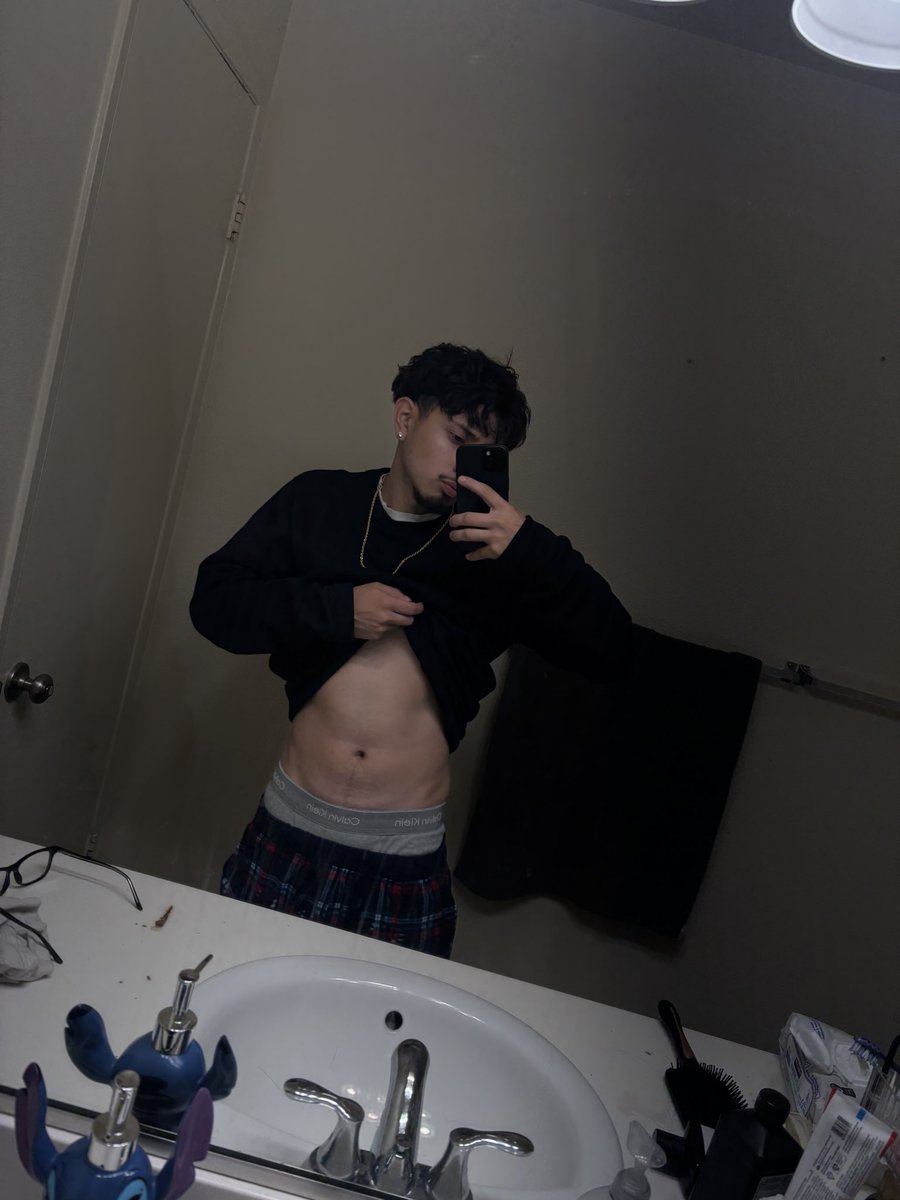 2flyerick_'s tweet photo. where my latina at🙂‍↔️#straight #nsfwtwtًً #LA #OC #latino https://t.co/XPY8zYckjX