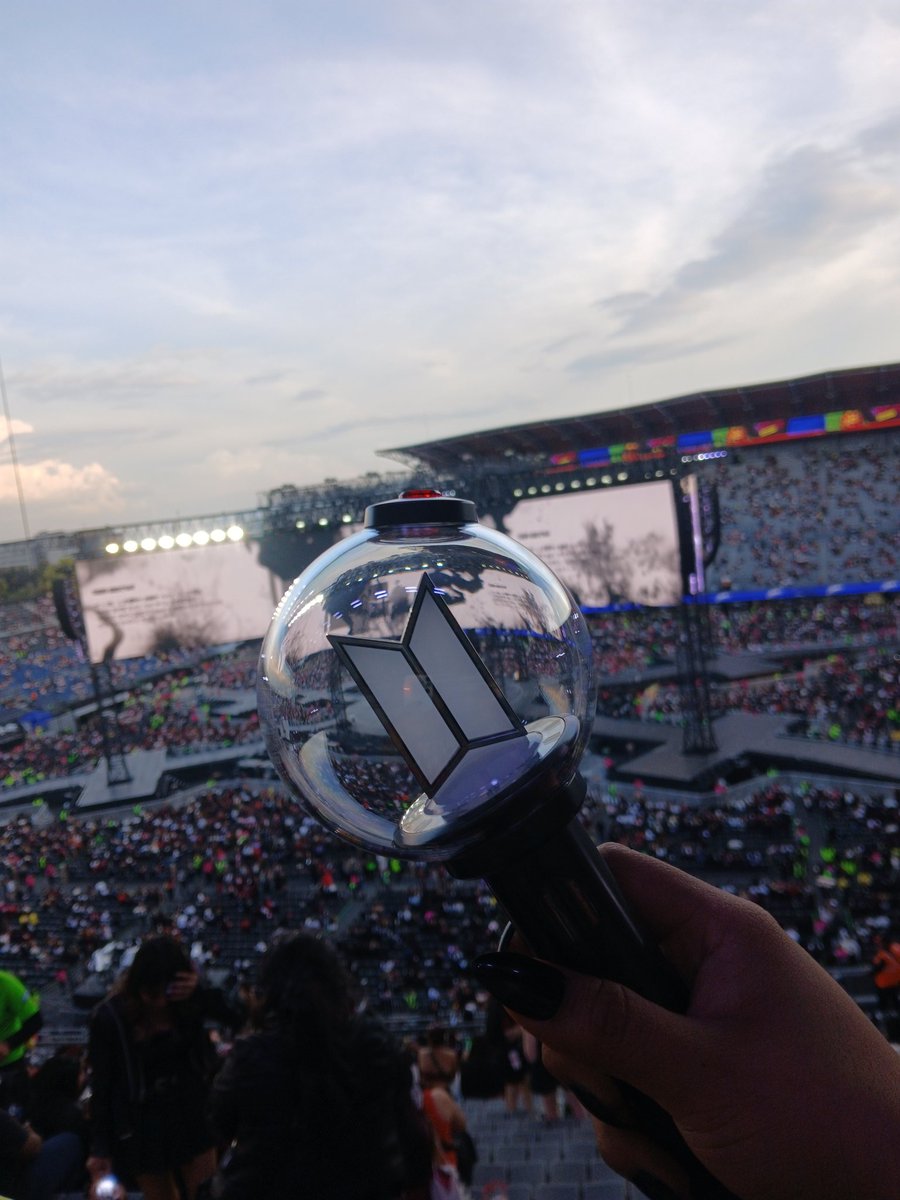biebsthetic's tweet photo. abro hilo de videos del arirang world tour en cdmx que tome el 9/05/26:

@bts_bighit gracias por el mejor día de mi vida 💜
#BTS_WORLDTOUR_ARIRANG_CDMX
#BTS_ARİRANG_WORLDTOUR_MEXICO https://t.co/VZ4UMSonT6