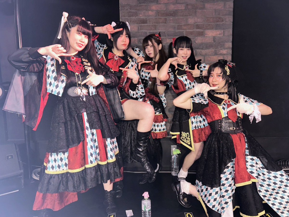Hellzapoppin'(ヘルザポッピン) | エレクトロスウィングアイドル