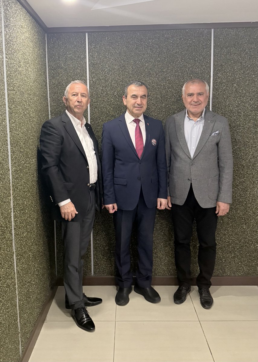 necatib's tweet photo. Kıymetli dostum Naim Babüroğlu paşamızı Gaziantep’te ağırlamaktan mutlu olduk. Yine güzel bir konferans ile gönüllere dokundu. Teşekkürler. https://t.co/SiTw4FWvmP