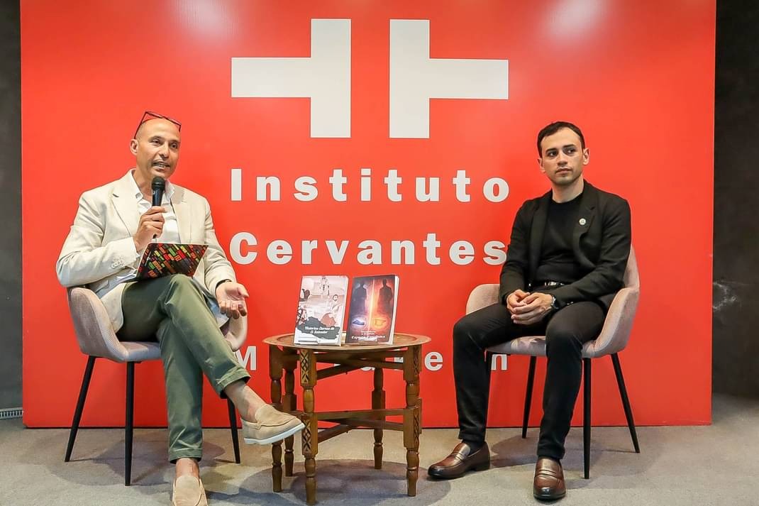 FedeStories's tweet photo. English below 👇

La semana pasada colaboré con el Instituto Cervantes por quinta vez y, por primera vez, en África.

Junto al profesor Samir exploramos conexiones entre leyendas de El Salvador, España y Marruecos.

#SIEL2026 #Rabat #DiasporaSV https://t.co/vxHEg1FR8h