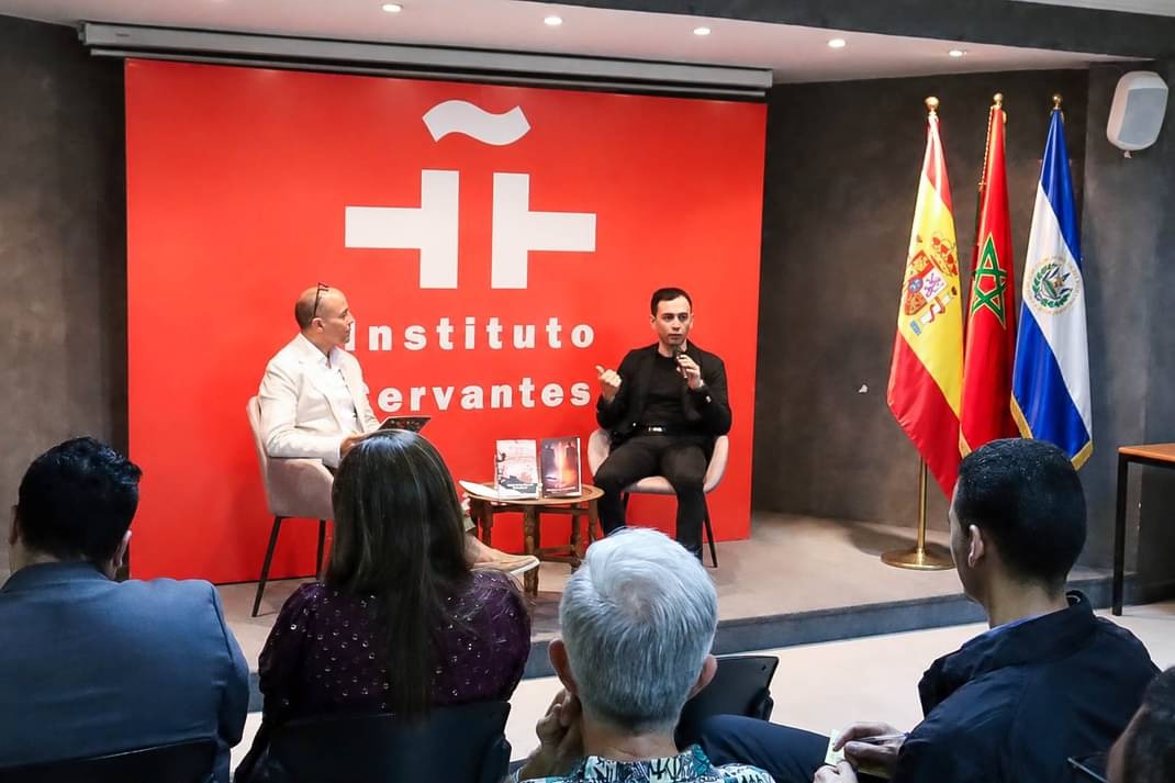 FedeStories's tweet photo. English below 👇

La semana pasada colaboré con el Instituto Cervantes por quinta vez y, por primera vez, en África.

Junto al profesor Samir exploramos conexiones entre leyendas de El Salvador, España y Marruecos.

#SIEL2026 #Rabat #DiasporaSV https://t.co/vxHEg1FR8h