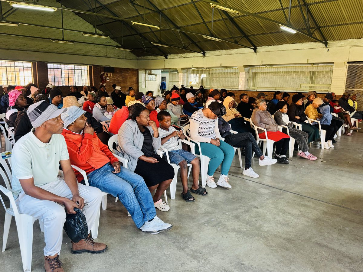 Ntuthuzelotsik's tweet photo. Yesterday we attended 2 public meetings the 1st public meeting at Dukathole Khuthalo Hostel and the second public meeting at Pirowville. Both meetings we gave feedback to residents on service delivery and projects in the ward. @GautengANC @ANC_EKU_OFFICIA @MYANC https://t.co/p3ZhAD9DqF