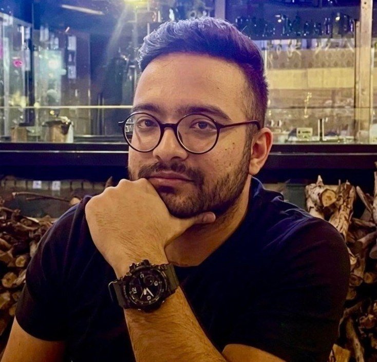 Aryammehr_2's tweet photo. The Islamic Republic’s terrorist mafia executed elite student #Erfan_Shakourzadeh on fake charges of spying for the CIA and Mossad — extracted through torture and forced confessions.

The criminal regime hangs Iran’s brightest minds with fabricated accusations.
This is state terrorism, not justice.
Erfan’s blood screams: This regime must fall.