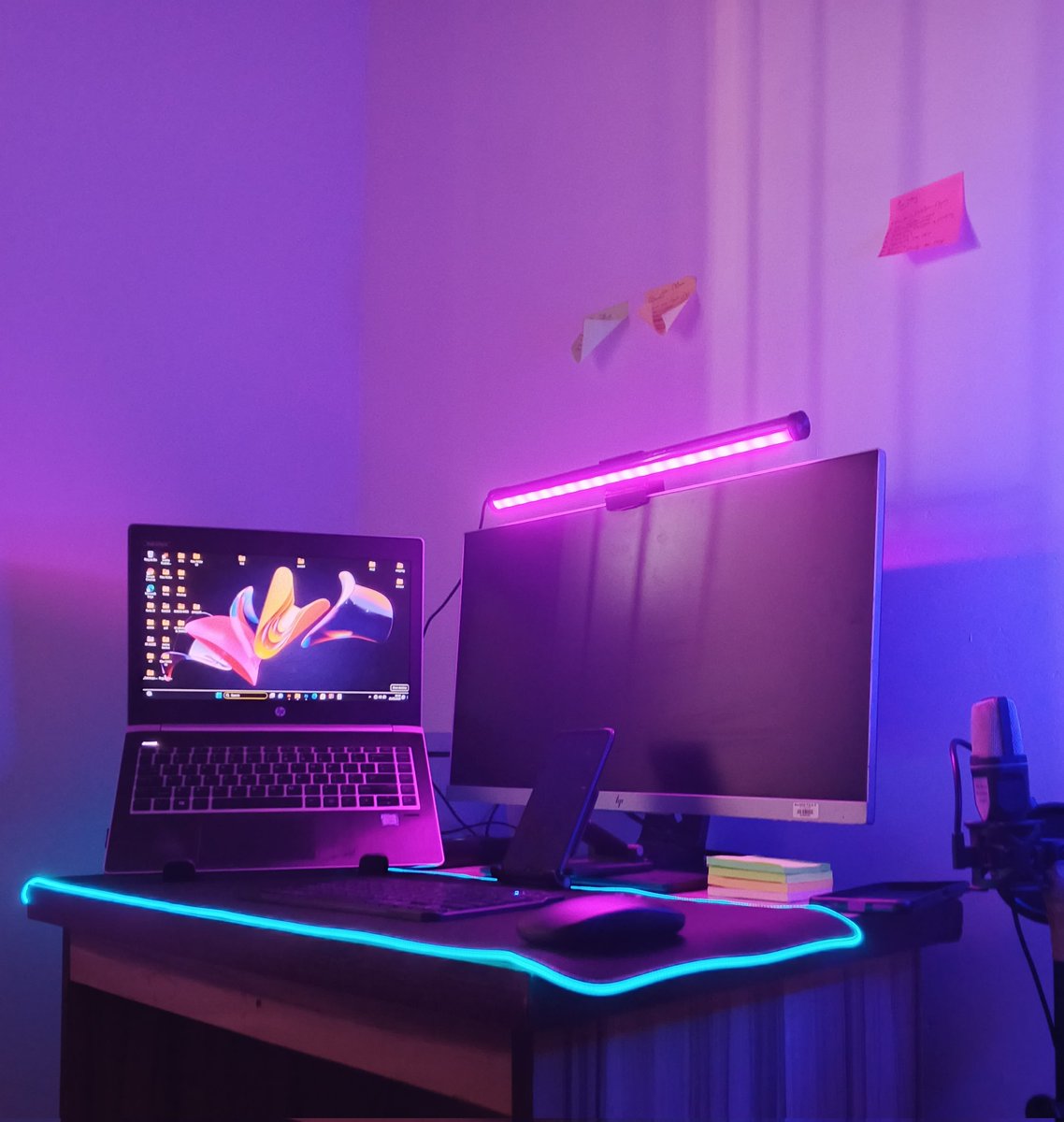Dacity_Studios's tweet photo. Sharing with y'all the recent little upgrade on ur workspace😊🍷

It's been God all through 😌

 Current                            Former https://t.co/BsX5TVhfnh