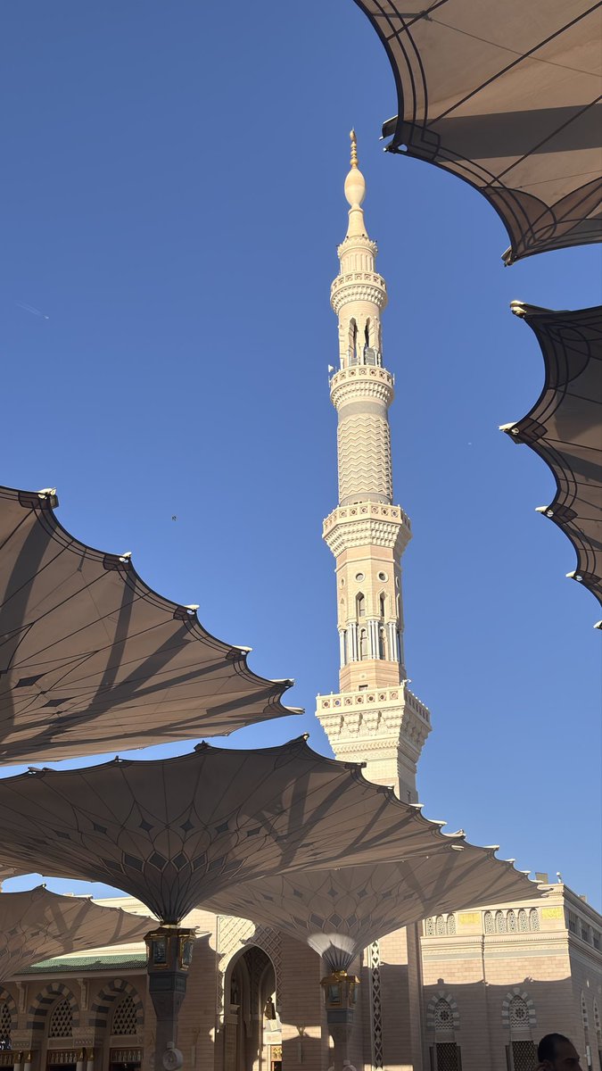 nlovc's tweet photo. لستُ أدري أقلبي في المدينة؟
أم المدينة في قلبي https://t.co/qm1Ut3B6ms