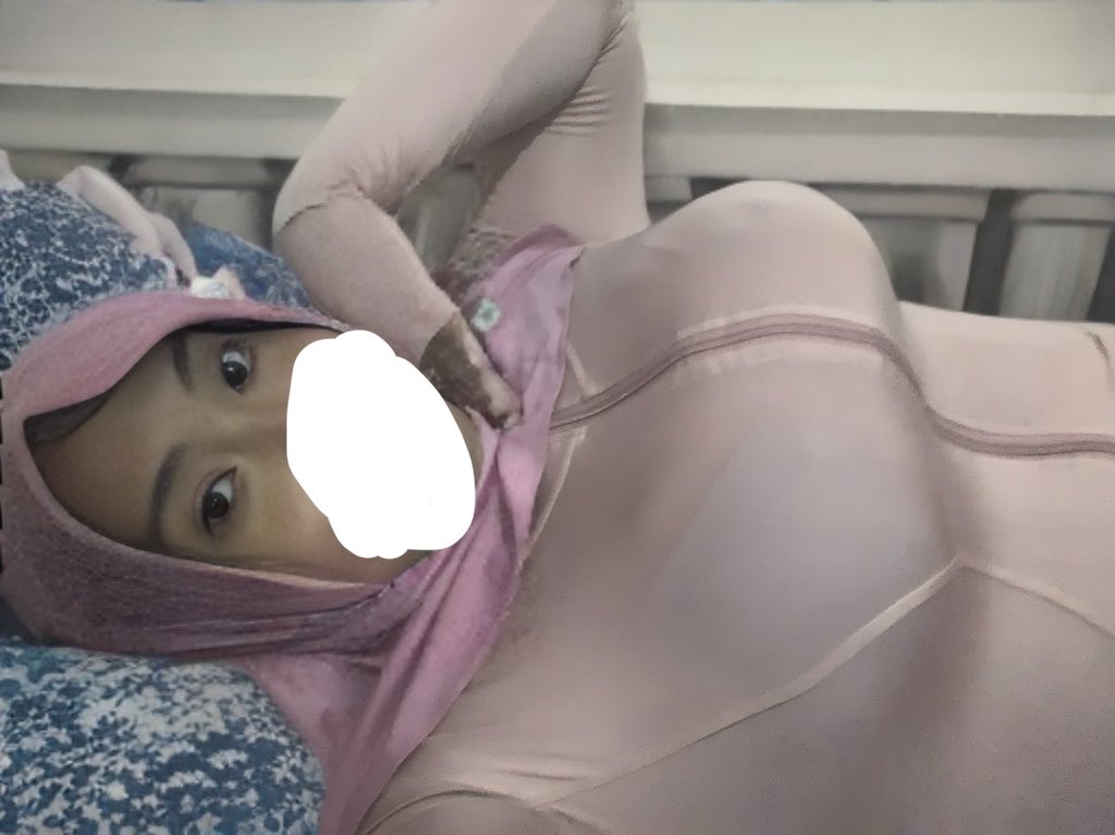 RandomG80124384's tweet photo. Ada yang bisa tebak warna bra illa? Yg bener nanti dapet pap resleting nya di buka😋🥰

#cdercantik #cderindo #cderindonesia
#crossdresser #cderhijab #crossdressindo
#cdersemarang #cderjakarta https://t.co/JwPxlNgjGJ