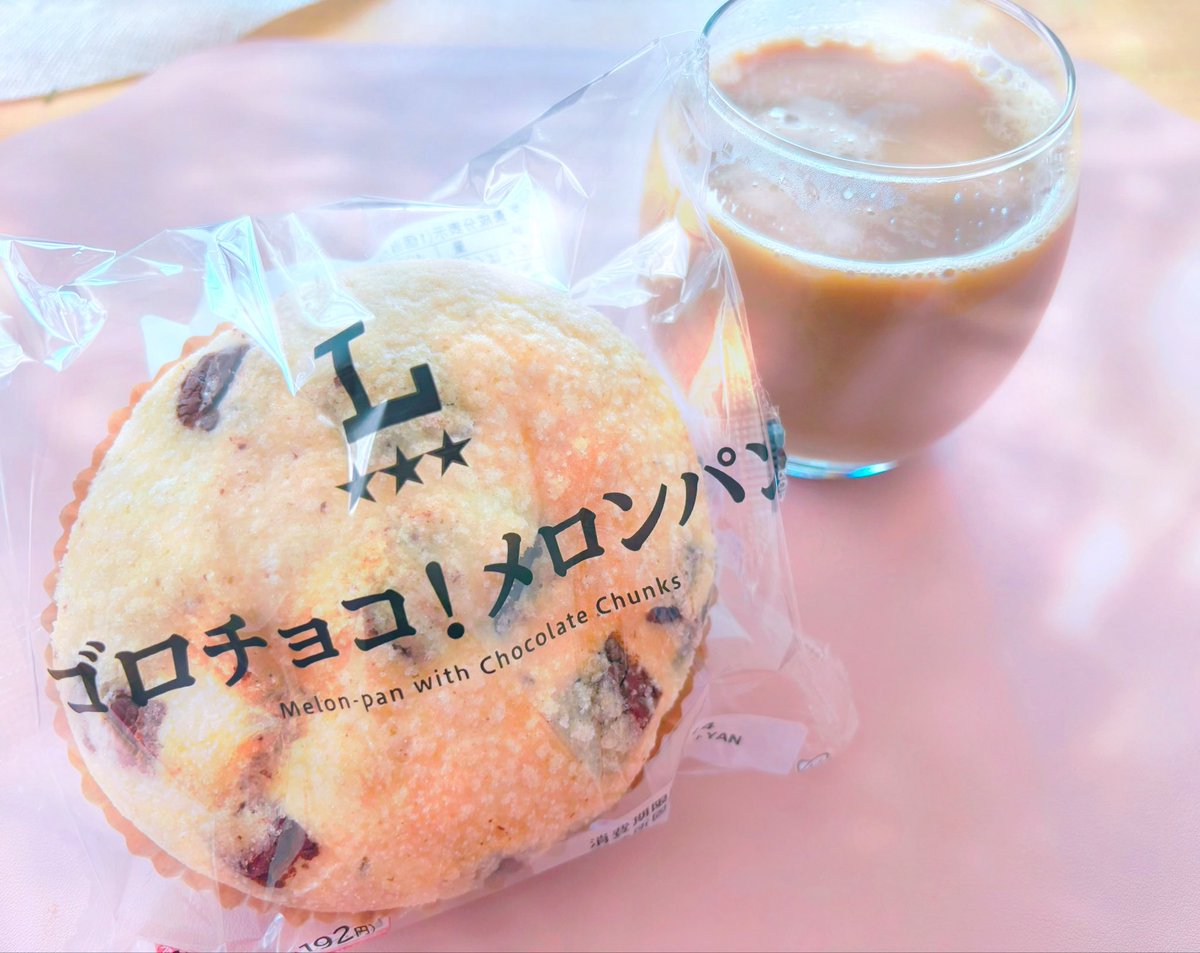お昼食べてないから…お・や・つ🎶 またまた、メロンパンッ🍈🍞www これ