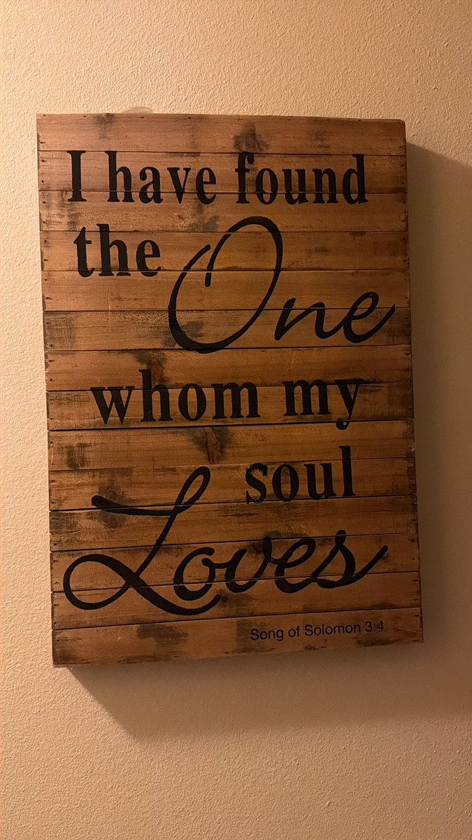 Joycomesinmorn1's tweet photo. @Apauwels25 @nanabooh777 @Apauwels25 it is biblical-โTrain up your kids in the way they should go, and when they r older they should not depart from it.โAnd if things go a lil differently,itโs very hurtful and feels like a stab in the โค๏ธ.I have this sign put up so I can see it from my room.#goodreminder https://t.co/tCPdiJ9yUb