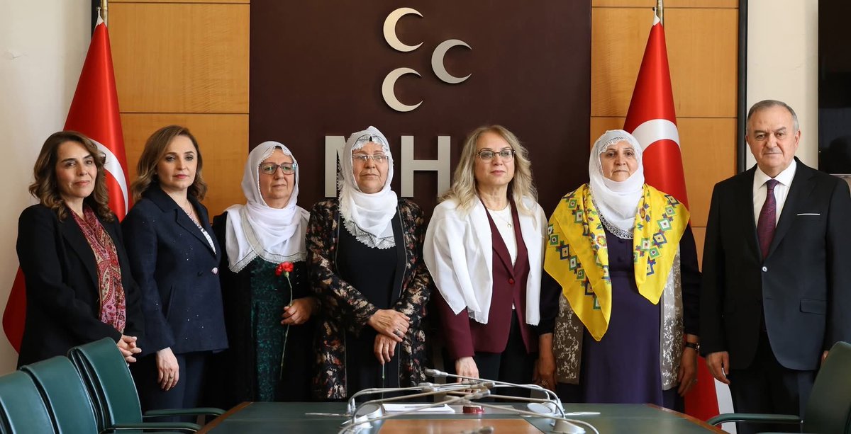 namdarcamlibel's tweet photo. Qaçonegiravî çûne heyfa bavo,
Dayê jî dan ser!.. 🤨🤨🤨

Wê demek nêzik de;
Ji Dayikên Kurdan,  bo dayikên tirkan lêborîn jî nedin xwestin baş e… 🤔🤔🤔

11-05-2026

(Bir Kürt Atasözü derki;
Sözümona babalarının öcünü(intikâmını) almaya gittiler,
Analarını da verdiler üzerine!) https://t.co/yHqlhRJVdX