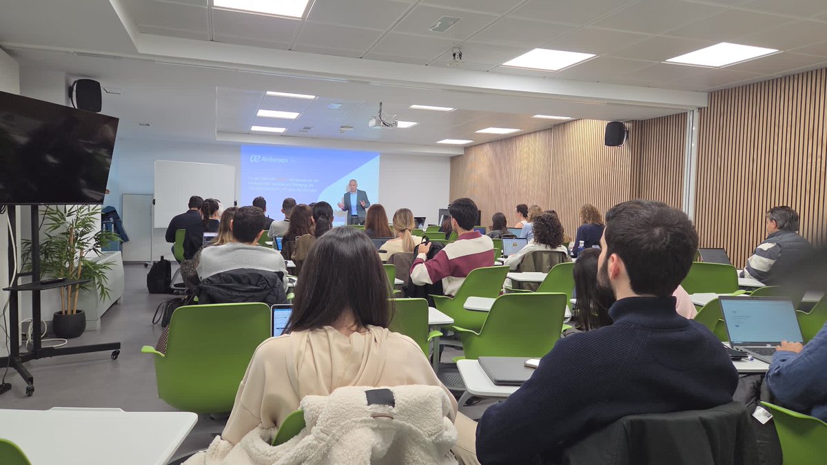 El pasado fin de semana contamos con la presencia en nuestras clases de:

- Carles Frigola , Dir. Corporativo de RRLL y asesoría jurídico laboral, Globalia.

- Alejandra Ruiz, Head of Communications Ryanair Spain.

- Sandra Hors, Directora de Comunicación en Vueling.
