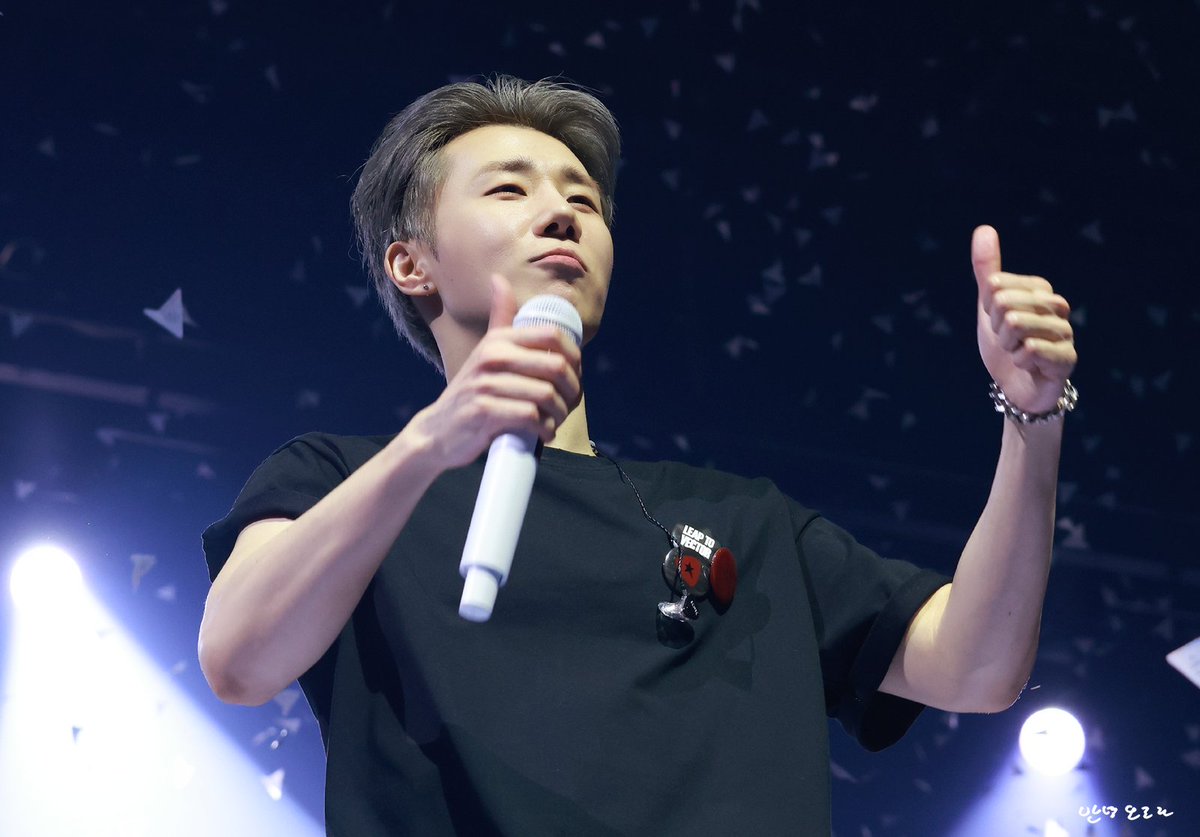 helloaurora's tweet photo. 260327 김성규 콘서트 LV4: LeaptoVector
👍👍
#성규 #김성규 #KIMSUNGKYU #INFINITE https://t.co/p9DlUlbI4e