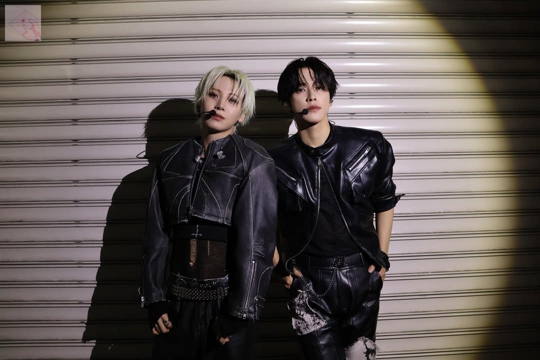 JPFBASE's tweet photo. *jpf semalem ren+junki perform dirty work banyak nonfans yg nanya "who's the blonde one?" + banyak yg muji jg. pas mrk perform di mama+kcon sebelumnya jg banyak yg nanya rambut pink siapa. dia emg sesering itu ya ngegaet fans baru? aku yg baru jd jam aja seneng bgt 😭💙 https://t.co/hWCITi6yoA