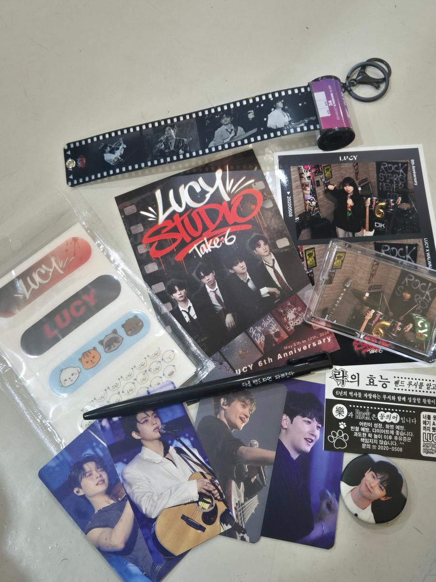 _ssxxng's tweet photo. 혼자가서 뻘쭘했는데 되게 친절하게 대해주시고 포즈 어떻게 해야할 지도 모르겠었는데 추천도 해주시고 빠르게 슉슉 해주셔서 너무 좋았습니다!!
이 공간에서 볼 수 있던 것이 많아 알찼습니다! 준비해주셔서 감사합니당😊😊

#LUCYSTUDIO_TAKE6
#루시_스튜디오_입장완료 https://t.co/ySpHchVcWa