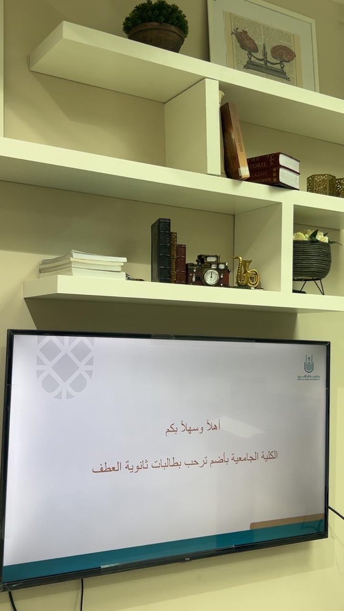 uquca1's tweet photo. استقبلت #الكلية_الجامعية_بأضم صباح يوم الأحد ٢٣-١١-١٤٤٧ طالبات ثانوية العطف ضمن زيارة تعريفية بهدف الإطلاع على بيئة الكلية و تعريفهم بالمسارات الأكاديمية و دعمهم في استكشاف خياراتهم المستقبلية في التعليم الجامعي. https://t.co/FR280zFsbJ