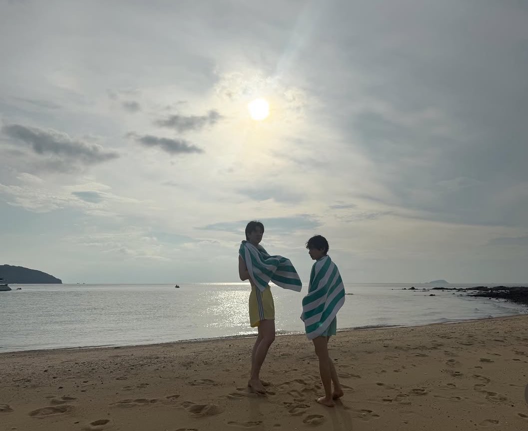 jumpapol's tweet photo. “i’ll follow you into the sun” OFF JUMPOL IS BY FAR THE MOST ROMANTIC BOYFRIEND I KNOW HANDS DOWN https://t.co/W3L369LszY