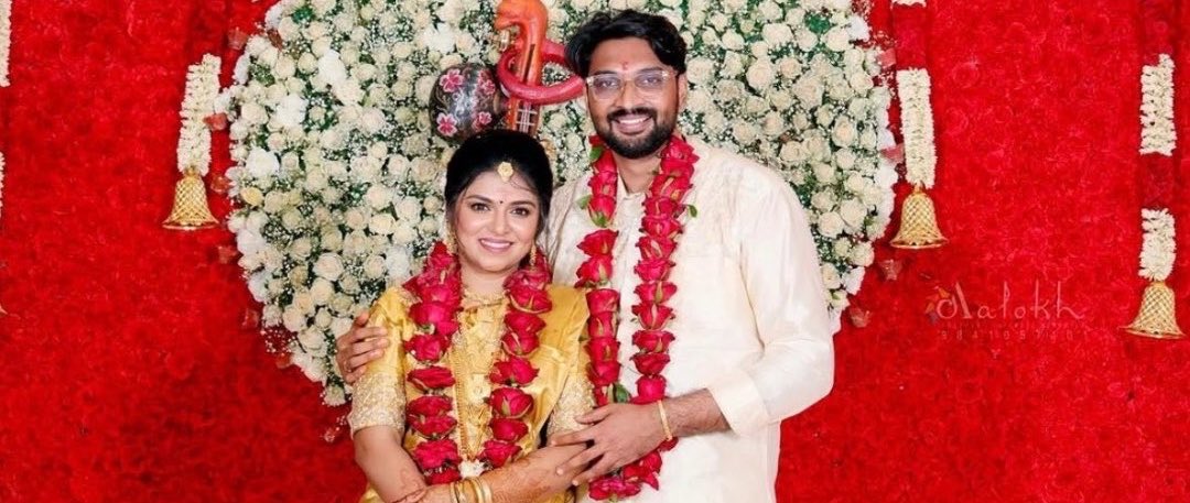 saloon_kada's tweet photo. Actress & Dubbing Artist #RaveenaRavi Weds #Valatty Fame Director #Devan 😍❤️ https://t.co/7BVc1uUGkt