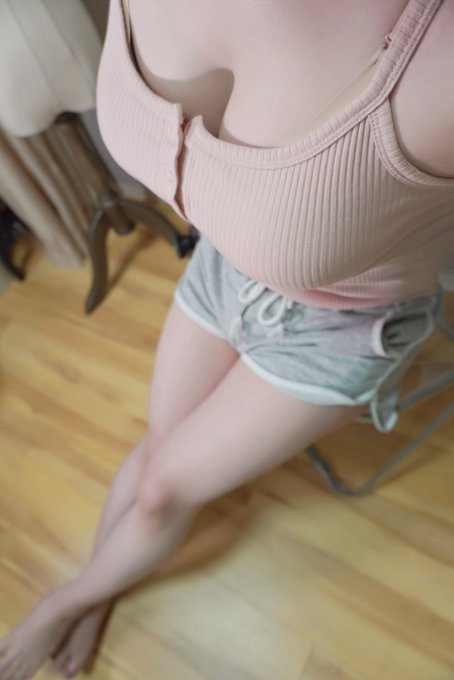 我真的好奇那些露脸的黄推真的不会被现实朋友刷到吗？ https://t.co/czourqEeDz