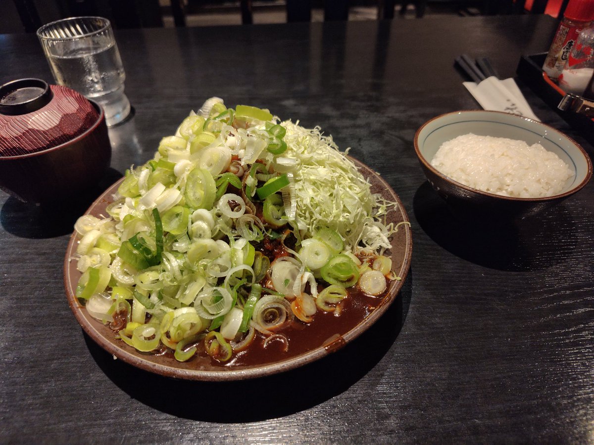 curoitu_'s tweet photo. お昼はえびすやさんの味噌カツきしめん
＆
らむちぃさんの味噌カツ定食。

ふへ…腹がはち切れそうだぜ…

#ランチ
#えびすや本店
#らむちぃ https://t.co/apSKYJ2x8Q