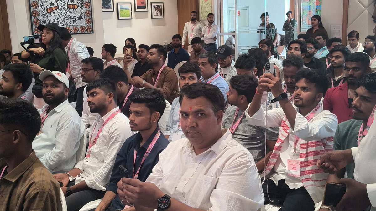 TheNewsPost6's tweet photo. झारखण्ड में टूरिज्म को बढ़ावा देने के लिए झारखण्ड टूरिज्म की ओर से पहली बार स्टेट लेवल इन्फेलुवेंसर मीट 2026 का आयोजन पतरातू में किया गया. कार्यक्रम की शुरुआत विभागीय मंत्री सुदिव्य कुमार ने किया.
#Jharkhand #Tourism #JharkhandNews 
 @VisitJharkhand @kumarsudivya https://t.co/STQnIYMEXC