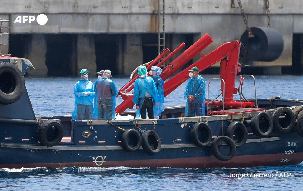 AFP's tweet photo. US citizen from hantavirus ship tests positive.

The operation to repatriate passengers continues, with most entering strict isolation on return to home soil. US health official says 17 American passengers would not necessarily be quarantined
https://t.co/DPR6eCcTSG https://t.co/AROSNRoMGg